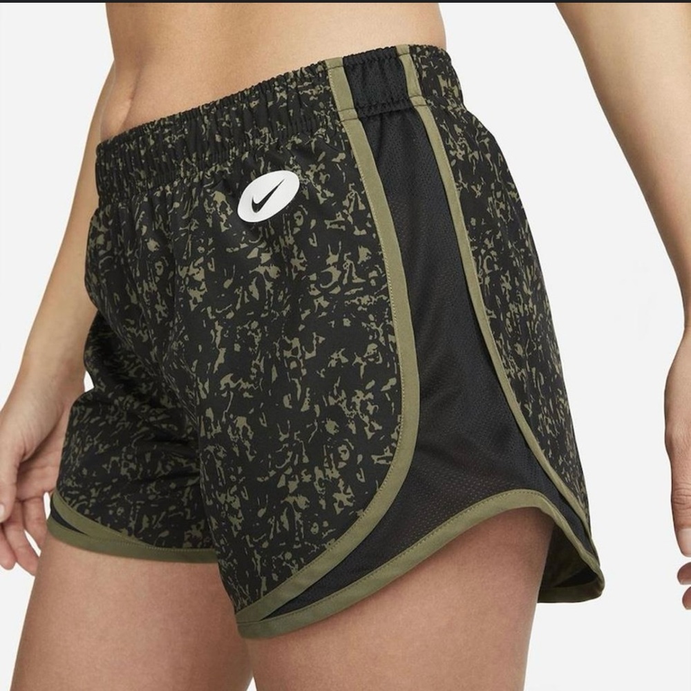 Nike Tempo Women's Black/Green Classic Fit Shorts Athletic Shorts. Size XS.